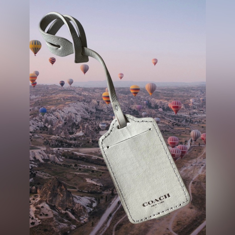 COACH Luggage Tag/Bag Picture Hangtag - White Leather w/ Coach logo in Silver